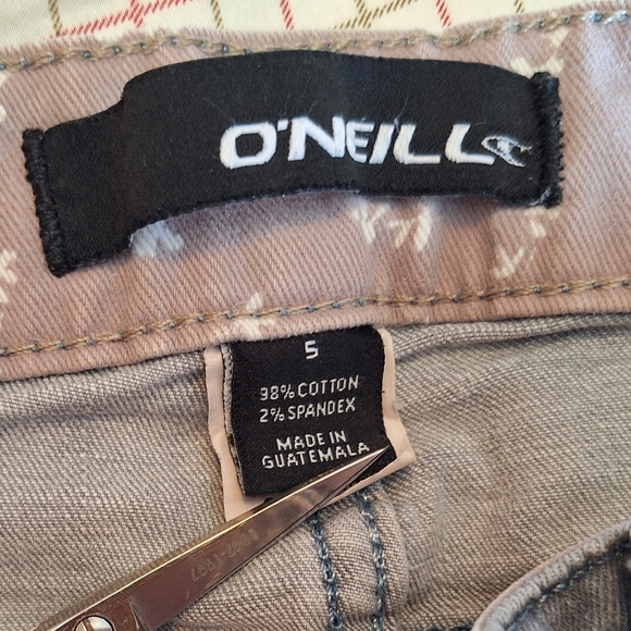 Low-rise ONeill) stretchy cut-offs - Picture 8 of 8